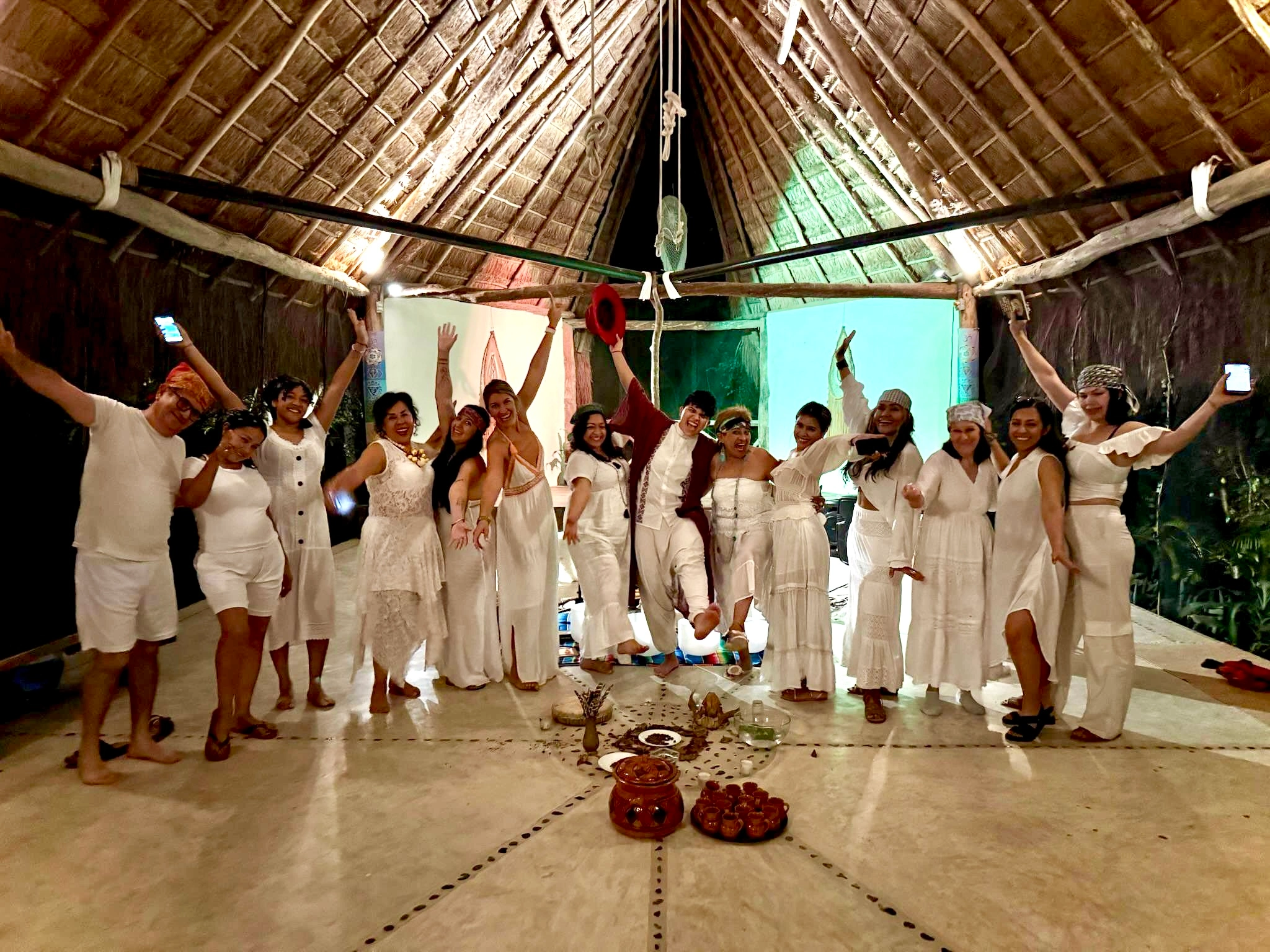Ceremonia de cacao con el grupo del retiro en Tulum